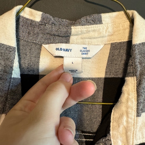 🎄Old Navy Black & White Plaid Flannel Shirt – Size Large - Picture 2 of 2